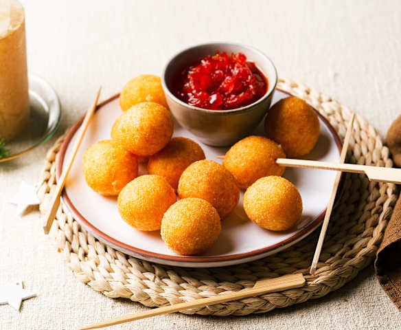 Bolitas de queso con confitura de pimientos Bolitas de queso con confitura de pimientos