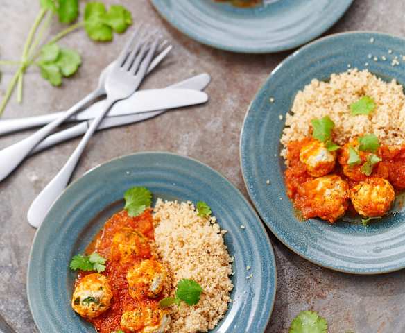 Tajine de boulettes de poulet, sauce tomate épicée