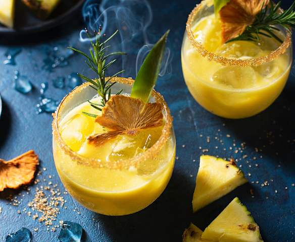 Cóctel dorado de piña