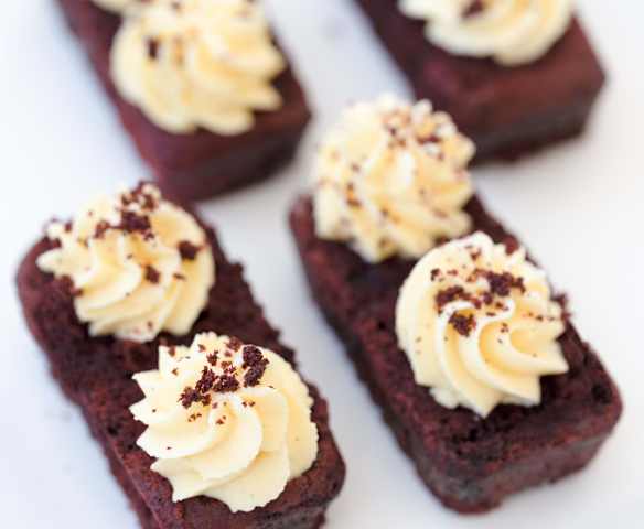 Magnolia Kitchen red velvet cakes with vanilla cream cheese icing Magnolia Kitchen red velvet cakes with vanilla cream cheese icing