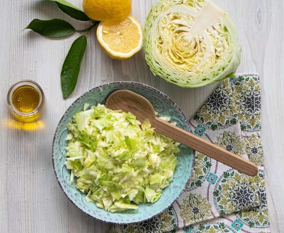 Greek cabbage salad