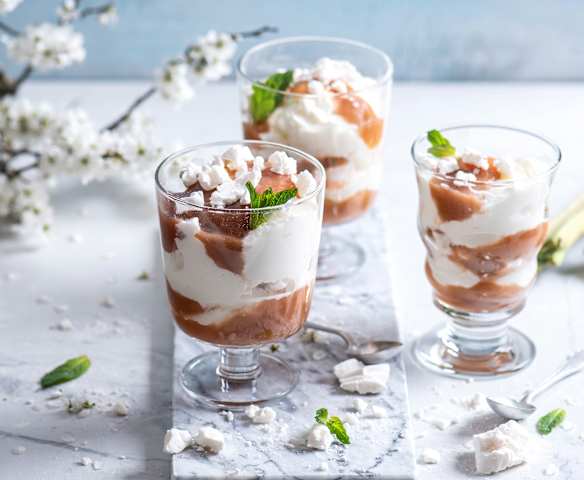 Eton Mess z rabarbarem