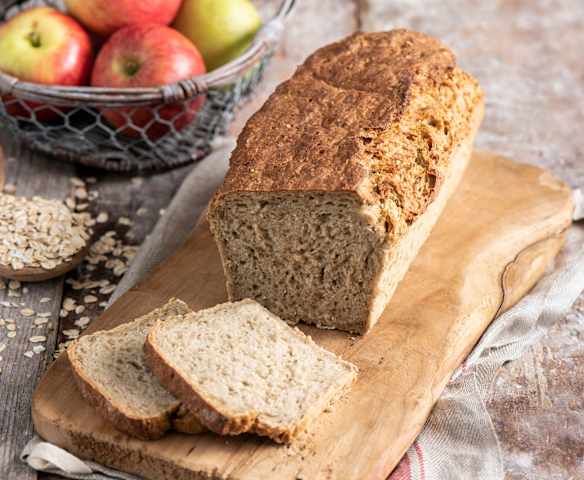 Chleb jabłkowy z płatkami owsianymi i tymiankiem