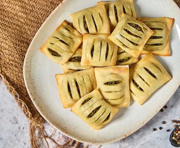 Piccoli strudel ai friarielli e salsiccia