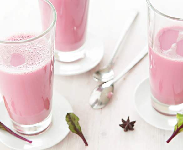 Pink chai latte vegano