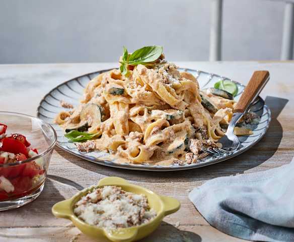 Nudeln mit Zucchini-Ricotta-Sauce