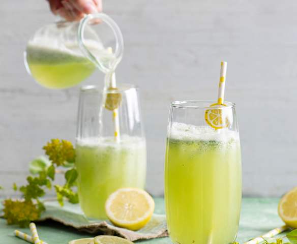 Drink med citrus og mynte