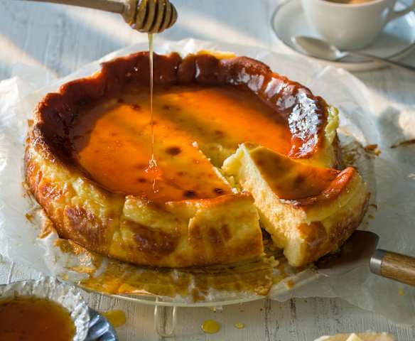 Pastel de queso manchego con miel