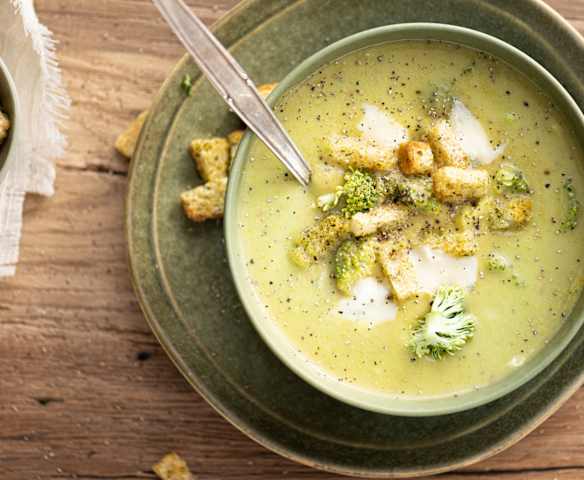 Vellutata di broccoli con crostini