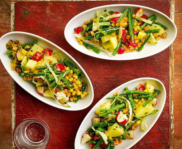 Πατατοσαλάτα με φασολάκια και λαχανικά