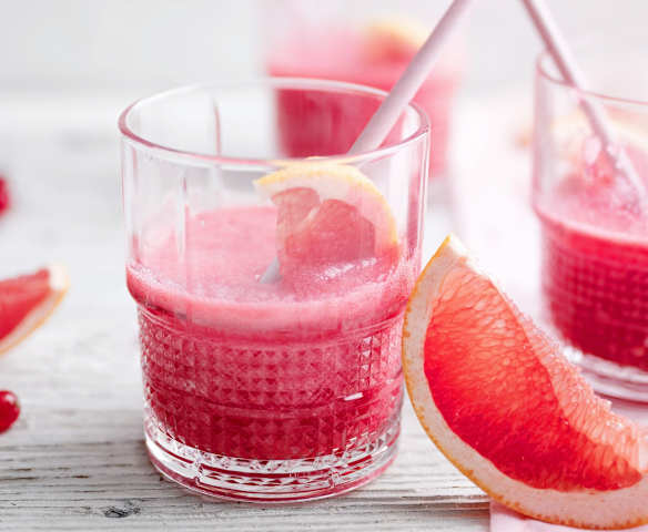Zumo de pomelo rosa y grosellas
