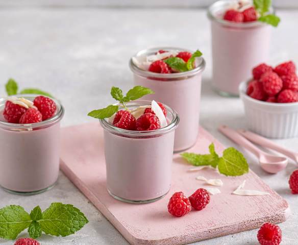 Wegańska panna cotta malinowo-kokosowa