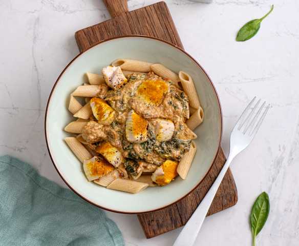 Makaron z kurczakiem i szpinakiem w sosie curry Makaron z kurczakiem i szpinakiem w sosie curry