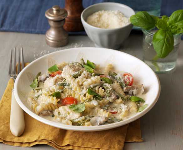 Pasta con pollo, champiñones y ejotes
