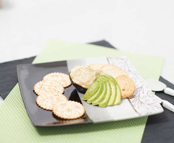 Dip de aguacate y surimi