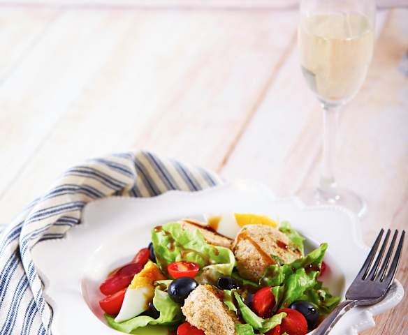 Ensalada con tortitas de amaranto y atún Ensalada con tortitas de amaranto y atún