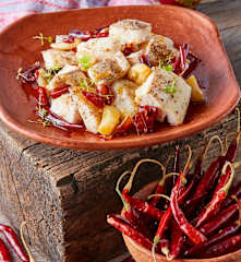 Pescado con ajo y chile de árbol
