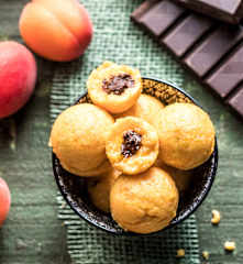 Boules abricot et chocolat