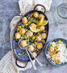 Boulettes de poulet au citron, courgettes et riz basmati