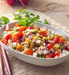 Ensalada de pepinos, rabanitos y pimientos