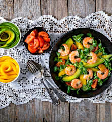 Insalata di gamberi, avocado e mango