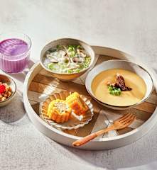 早餐（香菇鸡肉粥、蒸水果玉米、紫薯牛奶和羊肚菌炖蛋）