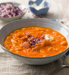 Alubias con tomate y cúrcuma