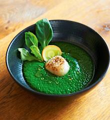 Velouté de mâche aux Saint-Jacques