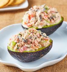 Aguacates rellenos de atún