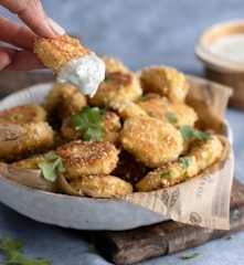 Popcorn-Chicken-Nuggets mit Koriander-Dip