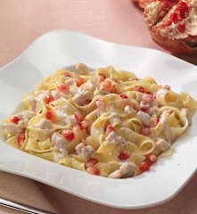 Tagliatelle con salsa alla melagrana