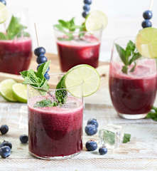 Mojito de arándanos sin alcohol