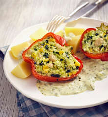 Gefüllte Paprikahälften mit Kartoffeln