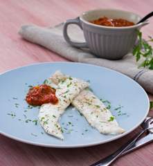 Gallo con salsa de pimientos