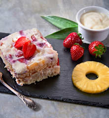 Tiramisù all'ananas e fragole (vegan)