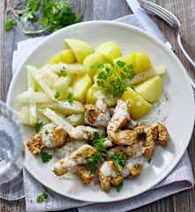 Kohlrabi mit Kerbelsauce, Putenstreifen und Kartoffeln