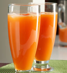 Zumo de piña, zanahoria y frambuesas