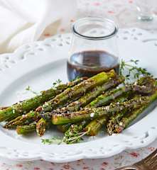 Espárragos con mantequilla balsámica