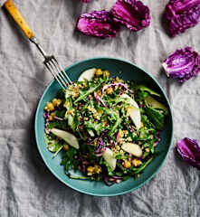 Salada de bulgur com grão-de-bico e pera rocha