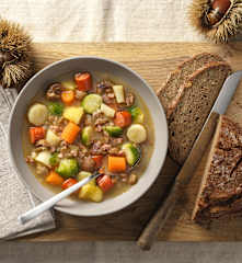 Winterliche Gemüsesuppe mit Maroni und Debreziner (XXL)