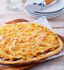 Pizza hawaiana en salsa BBQ