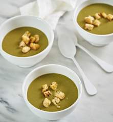 Sopa com favas e coentros