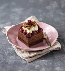 Schokomousse-Weichsel-Törtchen