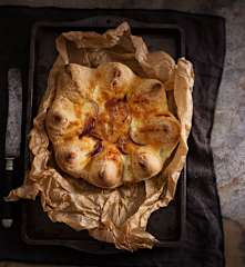 Piza com rebordo recheado