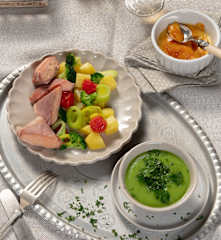 Menü: Petersiliencremesuppe, Gemüse-Lachs-Päckchen & Crème Brûlée