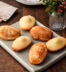 Lemon Drizzle Madeleines
