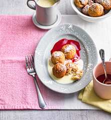 Apfelknödel mit Vanillesauce