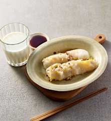 早餐（罗汉上素粉肠、低脂牛奶）