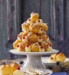 Alberello di bignè con crema diplomatica