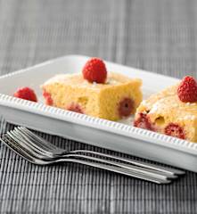 Bolo de chocolate branco e framboesas